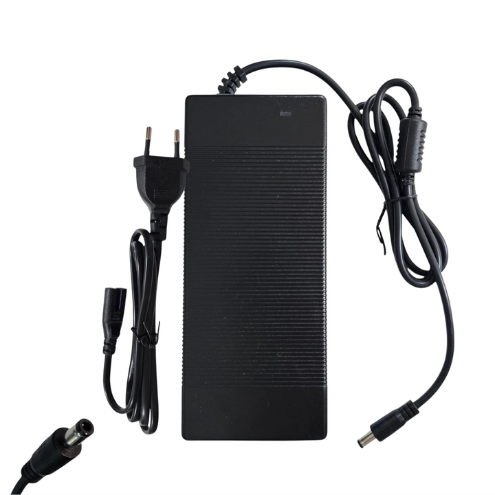 Chargeur 54,6V 2A DC5521