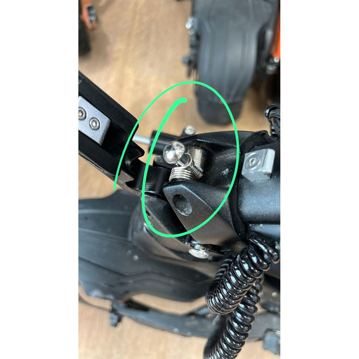 Vis de levier du système de pliage V2 – Teverun Fighter 10, Fighter 11 & compatibles
